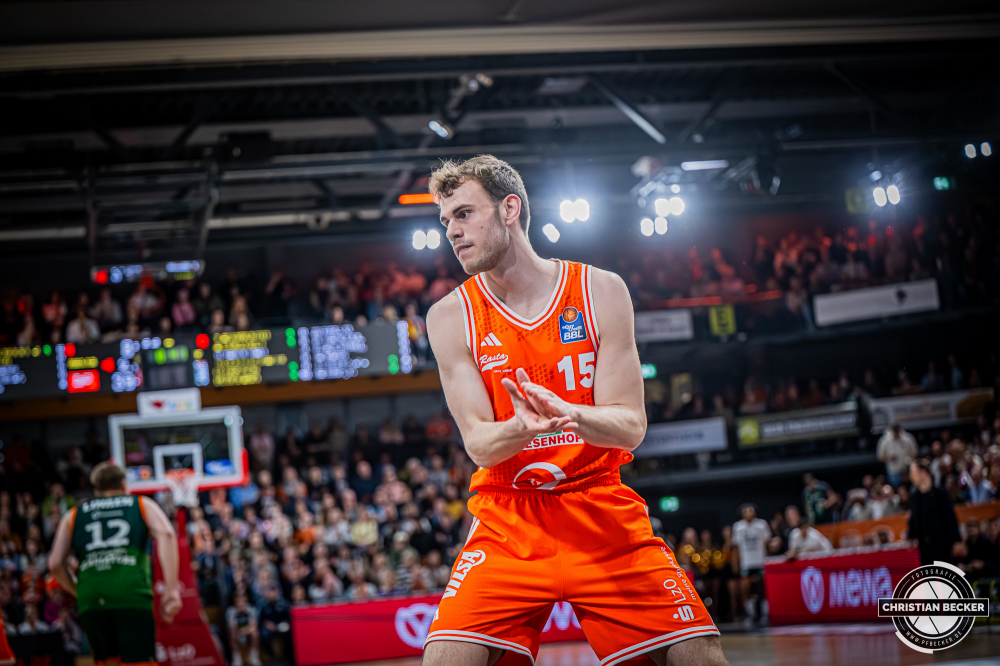 1. Basketball Bundesliga, easyCredit BBL, Saison 2025/2026, Herren, Hauptrunde, 29. Spieltag, 11.04.2026, RASTA Vechta - Gladiators Trier
Linus Trettin (#15 - RASTA Vechta) w&auml;hrend der Partie
Schlüsselwörter: 1. Bundesliga;11.04.2026;29. Spieltag;BBL;Basketball;Gladiators;Hauptrunde;Liga;RASTA;RASTA Dome;Saison 2025/2026;Trier;VET-CONCEPT;Vechta;easycredit