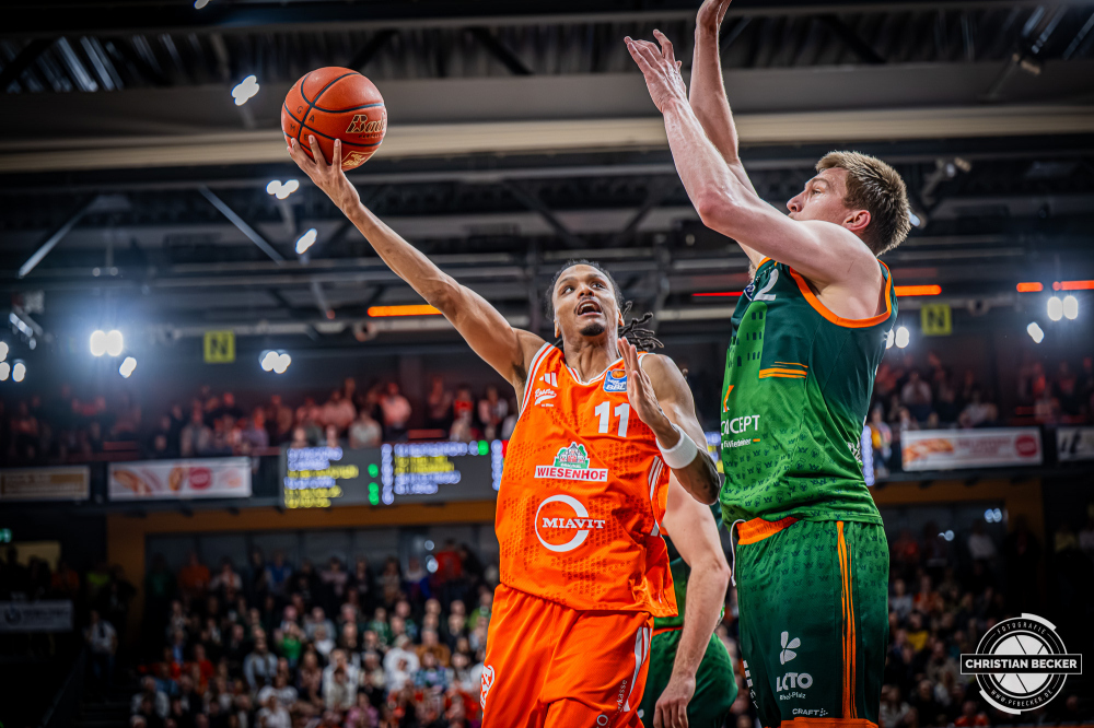 1. Basketball Bundesliga, easyCredit BBL, Saison 2025/2026, Herren, Hauptrunde, 29. Spieltag, 11.04.2026, RASTA Vechta - Gladiators Trier
Alonzo Verge (#11 - RASTA Vechta) beim Korbleger
Schlüsselwörter: 1. Bundesliga;11.04.2026;29. Spieltag;BBL;Basketball;Gladiators;Hauptrunde;Liga;RASTA;RASTA Dome;Saison 2025/2026;Trier;VET-CONCEPT;Vechta;easycredit