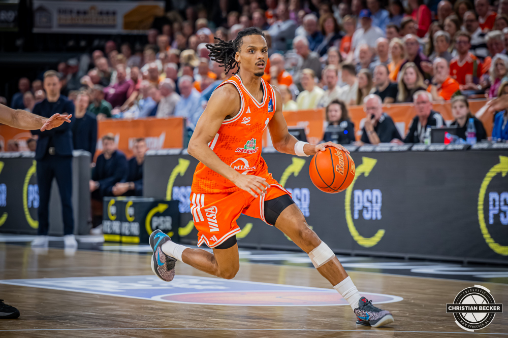 1. Basketball Bundesliga, easyCredit BBL, Saison 2025/2026, Herren, Hauptrunde, 29. Spieltag, 11.04.2026, RASTA Vechta - Gladiators Trier
Alonzo Verge (#11 - RASTA Vechta) in Aktion
Schlüsselwörter: 1. Bundesliga;11.04.2026;29. Spieltag;BBL;Basketball;Gladiators;Hauptrunde;Liga;RASTA;RASTA Dome;Saison 2025/2026;Trier;VET-CONCEPT;Vechta;easycredit