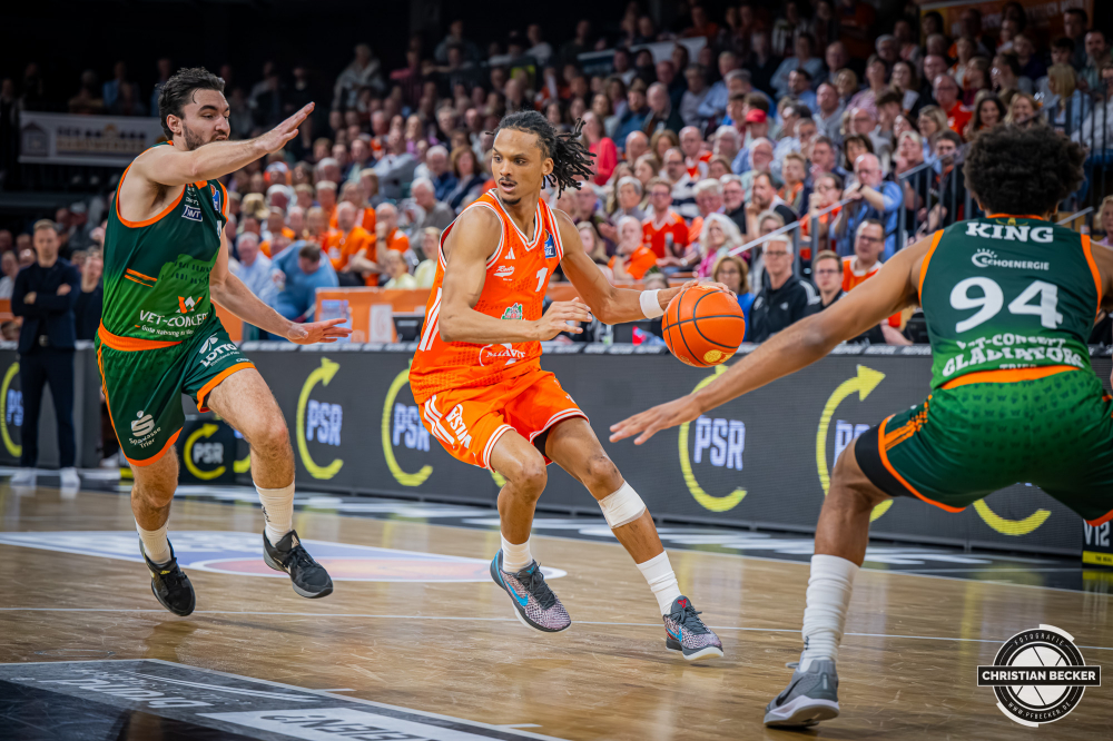 1. Basketball Bundesliga, easyCredit BBL, Saison 2025/2026, Herren, Hauptrunde, 29. Spieltag, 11.04.2026, RASTA Vechta - Gladiators Trier
Alonzo Verge (#11 - RASTA Vechta) in Aktion
Schlüsselwörter: 1. Bundesliga;11.04.2026;29. Spieltag;BBL;Basketball;Gladiators;Hauptrunde;Liga;RASTA;RASTA Dome;Saison 2025/2026;Trier;VET-CONCEPT;Vechta;easycredit