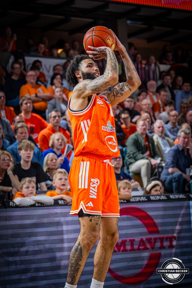 1. Basketball Bundesliga, easyCredit BBL, Saison 2025/2026, Herren, Hauptrunde, 29. Spieltag, 11.04.2026, RASTA Vechta - Gladiators Trier
Tevin Brown (#10 - RASTA Vechta) beim Jumpshot
Schlüsselwörter: 1. Bundesliga;11.04.2026;29. Spieltag;BBL;Basketball;Gladiators;Hauptrunde;Liga;RASTA;RASTA Dome;Saison 2025/2026;Trier;VET-CONCEPT;Vechta;easycredit