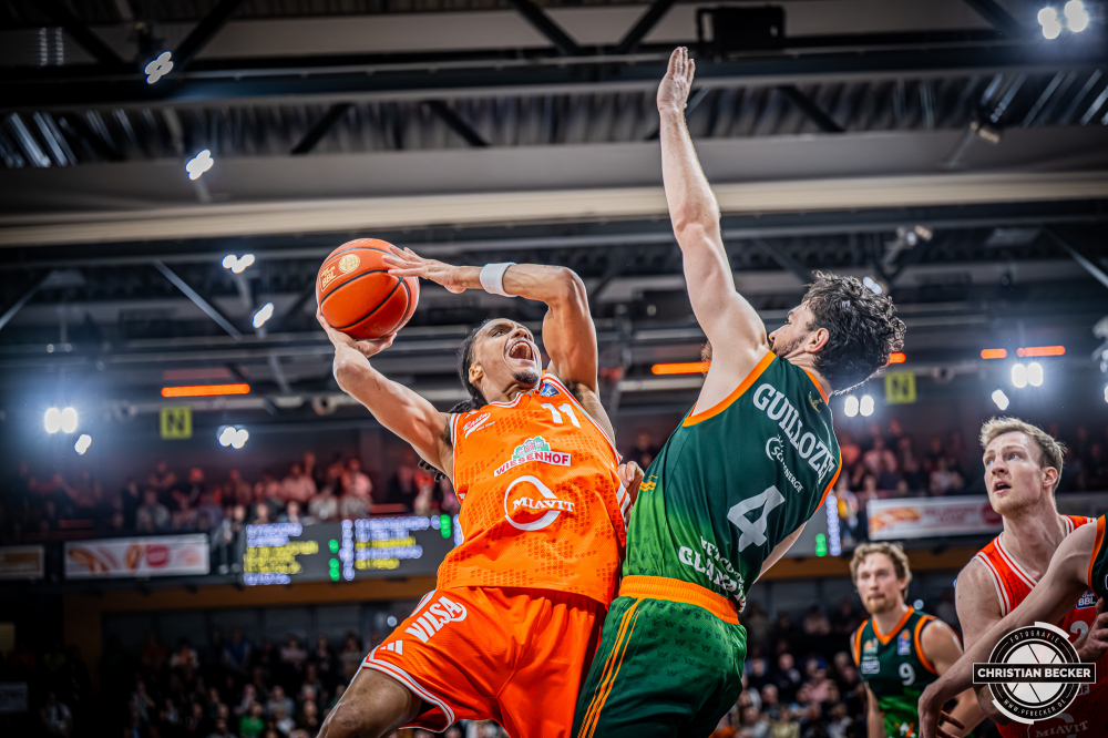 1. Basketball Bundesliga, easyCredit BBL, Saison 2025/2026, Herren, Hauptrunde, 29. Spieltag, 11.04.2026, RASTA Vechta - Gladiators Trier
Alonzo Verge (#11 - RASTA Vechta) beim Korbleger
Schlüsselwörter: 1. Bundesliga;11.04.2026;29. Spieltag;BBL;Basketball;Gladiators;Hauptrunde;Liga;RASTA;RASTA Dome;Saison 2025/2026;Trier;VET-CONCEPT;Vechta;easycredit