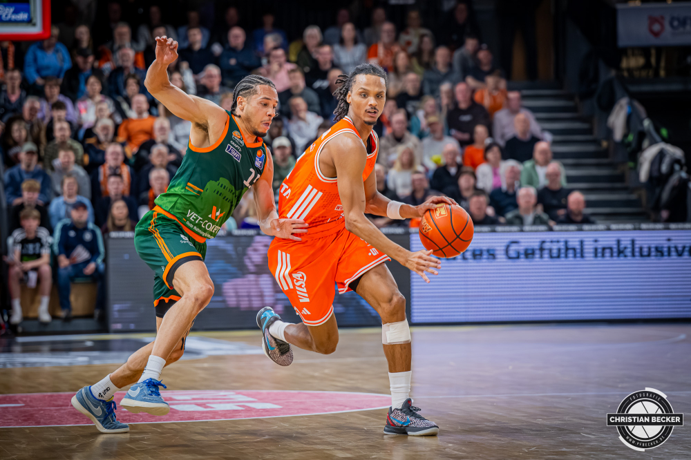 1. Basketball Bundesliga, easyCredit BBL, Saison 2025/2026, Herren, Hauptrunde, 29. Spieltag, 11.04.2026, RASTA Vechta - Gladiators Trier
Alonzo Verge (#11 - RASTA Vechta) in Aktion
Schlüsselwörter: 1. Bundesliga;11.04.2026;29. Spieltag;BBL;Basketball;Gladiators;Hauptrunde;Liga;RASTA;RASTA Dome;Saison 2025/2026;Trier;VET-CONCEPT;Vechta;easycredit