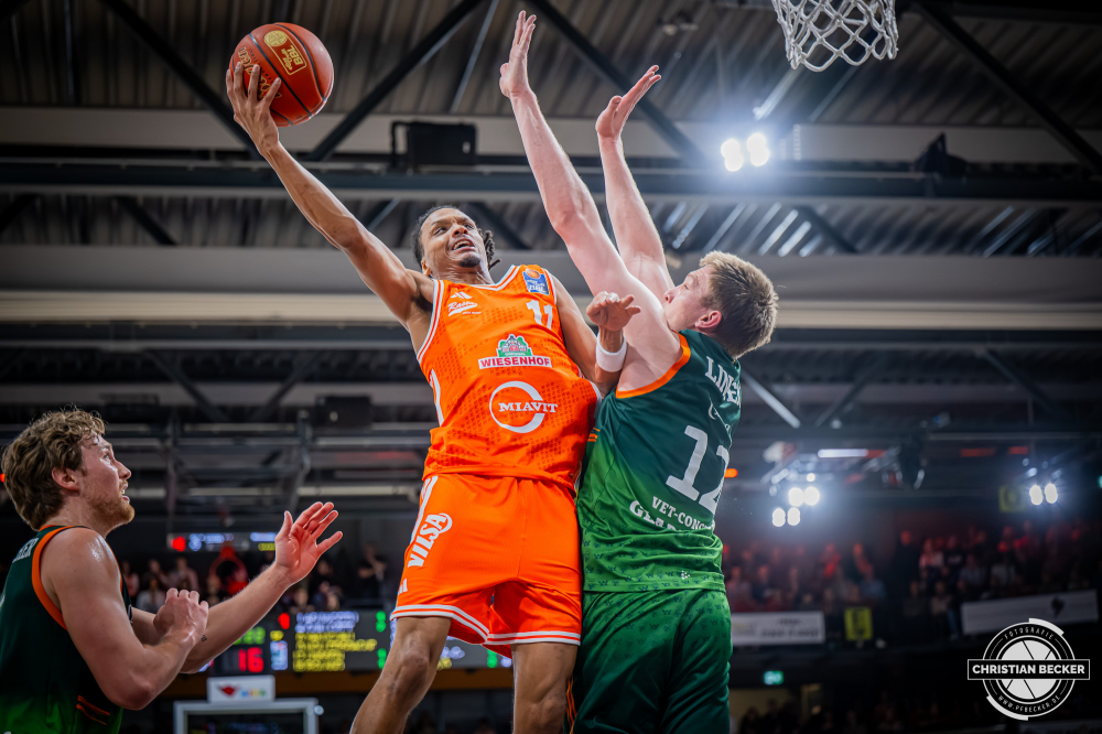 1. Basketball Bundesliga, easyCredit BBL, Saison 2025/2026, Herren, Hauptrunde, 29. Spieltag, 11.04.2026, RASTA Vechta - Gladiators Trier
Alonzo Verge (#11 - RASTA Vechta) beim Korbleger
Schlüsselwörter: 1. Bundesliga;11.04.2026;29. Spieltag;BBL;Basketball;Gladiators;Hauptrunde;Liga;RASTA;RASTA Dome;Saison 2025/2026;Trier;VET-CONCEPT;Vechta;easycredit