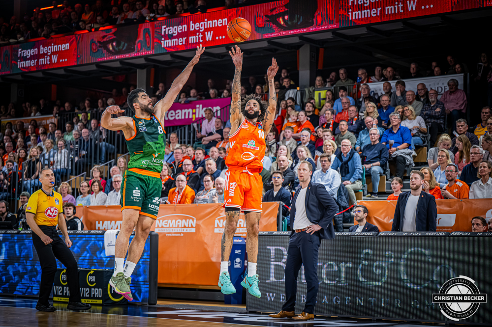 1. Basketball Bundesliga, easyCredit BBL, Saison 2025/2026, Herren, Hauptrunde, 29. Spieltag, 11.04.2026, RASTA Vechta - Gladiators Trier
Tevin Brown (#10 - RASTA Vechta) beim Jumpshot
Schlüsselwörter: 1. Bundesliga;11.04.2026;29. Spieltag;BBL;Basketball;Gladiators;Hauptrunde;Liga;RASTA;RASTA Dome;Saison 2025/2026;Trier;VET-CONCEPT;Vechta;easycredit
