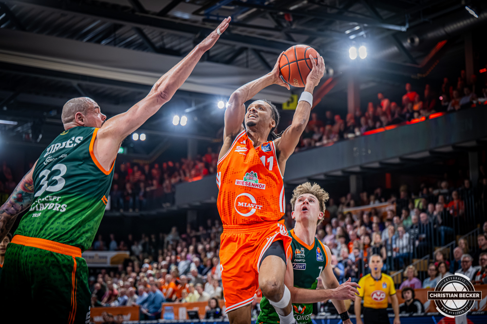 1. Basketball Bundesliga, easyCredit BBL, Saison 2025/2026, Herren, Hauptrunde, 29. Spieltag, 11.04.2026, RASTA Vechta - Gladiators Trier
Alonzo Verge (#11 - RASTA Vechta) beim Korbleger
Schlüsselwörter: 1. Bundesliga;11.04.2026;29. Spieltag;BBL;Basketball;Gladiators;Hauptrunde;Liga;RASTA;RASTA Dome;Saison 2025/2026;Trier;VET-CONCEPT;Vechta;easycredit