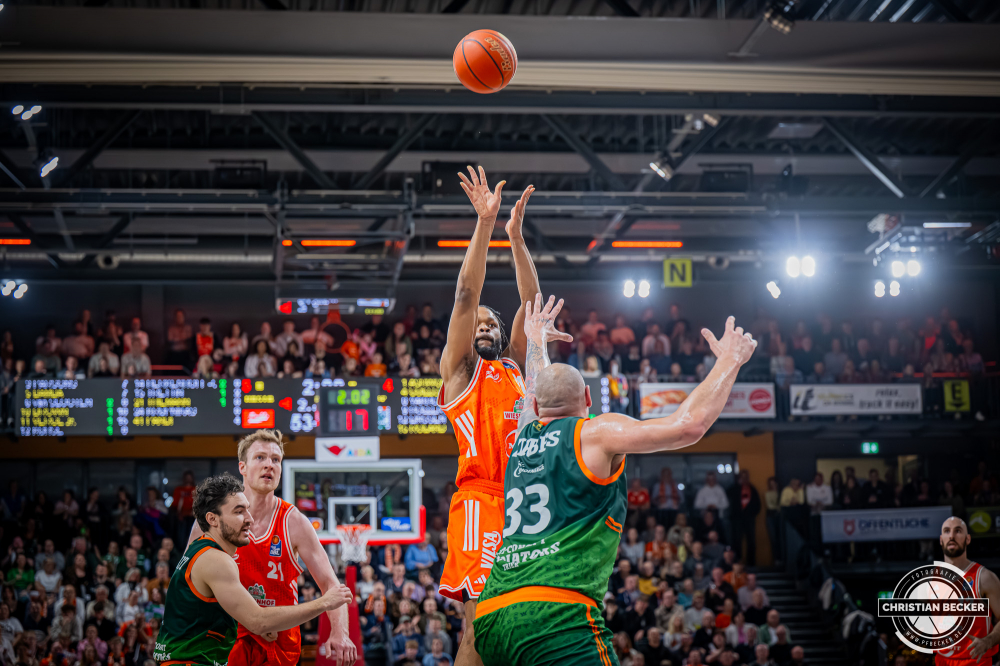 1. Basketball Bundesliga, easyCredit BBL, Saison 2025/2026, Herren, Hauptrunde, 29. Spieltag, 11.04.2026, RASTA Vechta - Gladiators Trier
Lloyd Pandi (#41 - RASTA Vechta) beim Jumpshot
Schlüsselwörter: 1. Bundesliga;11.04.2026;29. Spieltag;BBL;Basketball;Gladiators;Hauptrunde;Liga;RASTA;RASTA Dome;Saison 2025/2026;Trier;VET-CONCEPT;Vechta;easycredit