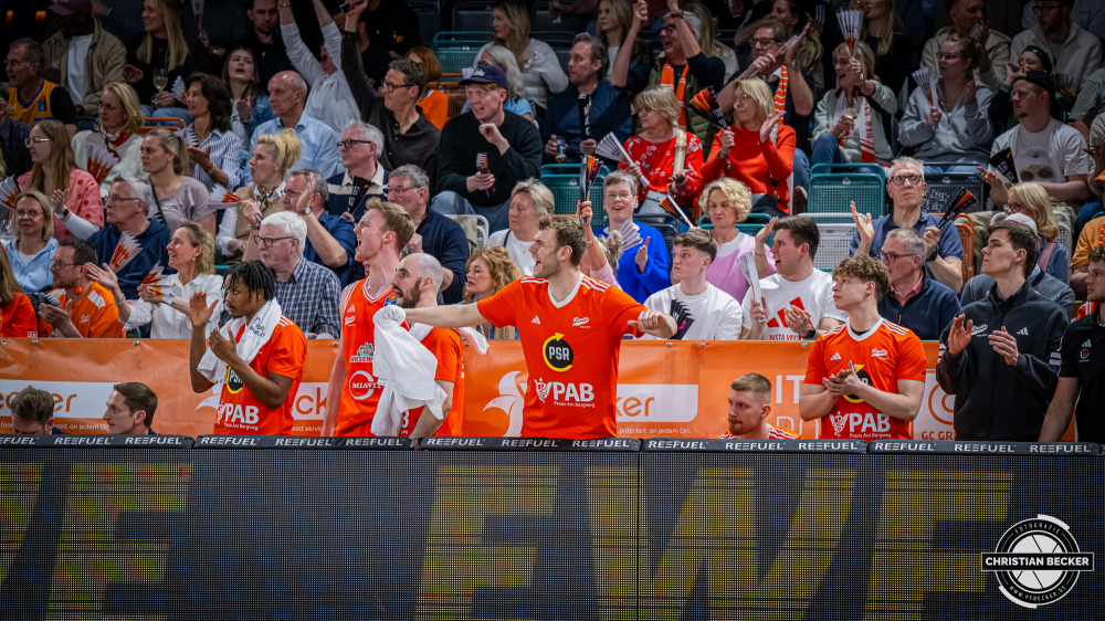 1. Basketball Bundesliga, easyCredit BBL, Saison 2025/2026, Herren, Hauptrunde, 29. Spieltag, 11.04.2026, RASTA Vechta - Gladiators Trier
Das Team von RASTA Vechta zeigt Emotionen w&auml;hrend der Partie
Schlüsselwörter: 1. Bundesliga;11.04.2026;29. Spieltag;BBL;Basketball;Gladiators;Hauptrunde;Liga;RASTA;RASTA Dome;Saison 2025/2026;Trier;VET-CONCEPT;Vechta;easycredit