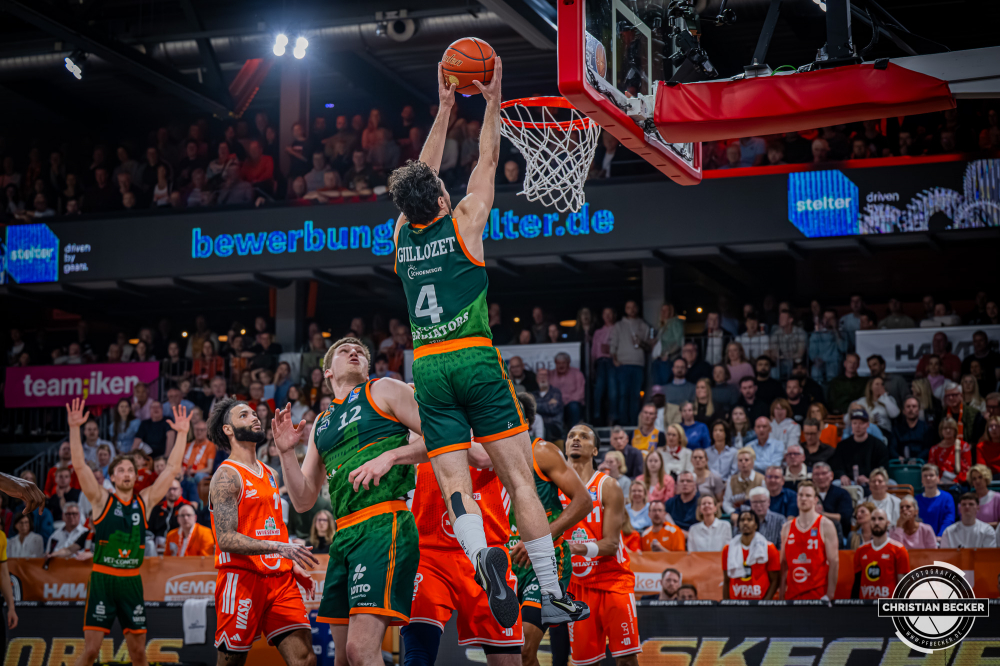 1. Basketball Bundesliga, easyCredit BBL, Saison 2025/2026, Herren, Hauptrunde, 29. Spieltag, 11.04.2026, RASTA Vechta - Gladiators Trier
Clay Guillozet (#4 - VET-CONCEPT Gladiators Trier) beim Dunk
Schlüsselwörter: 1. Bundesliga;11.04.2026;29. Spieltag;BBL;Basketball;Gladiators;Hauptrunde;Liga;RASTA;RASTA Dome;Saison 2025/2026;Trier;VET-CONCEPT;Vechta;easycredit