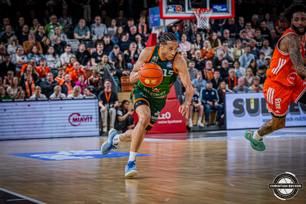 1. Basketball Bundesliga, easyCredit BBL, Saison 2025/2026, Herren, Hauptrunde, 29. Spieltag, 11.04.2026, RASTA Vechta - Gladiators Trier
Jordan Roland (#15 - VET-CONCEPT Gladiators Trier) in Aktion
Schlüsselwörter: 1. Bundesliga;11.04.2026;29. Spieltag;BBL;Basketball;Gladiators;Hauptrunde;Liga;RASTA;RASTA Dome;Saison 2025/2026;Trier;VET-CONCEPT;Vechta;easycredit