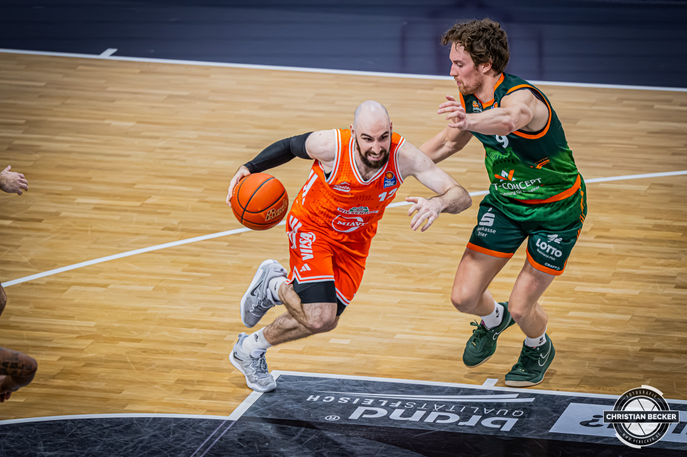 1. Basketball Bundesliga, easyCredit BBL, Saison 2025/2026, Herren, Hauptrunde, 29. Spieltag, 11.04.2026, RASTA Vechta - Gladiators Trier
Tommy Kuhse (#12 - RASTA Vechta) in Aktion
Schlüsselwörter: 1. Bundesliga;11.04.2026;29. Spieltag;BBL;Basketball;Gladiators;Hauptrunde;Liga;RASTA;RASTA Dome;Saison 2025/2026;Trier;VET-CONCEPT;Vechta;easycredit