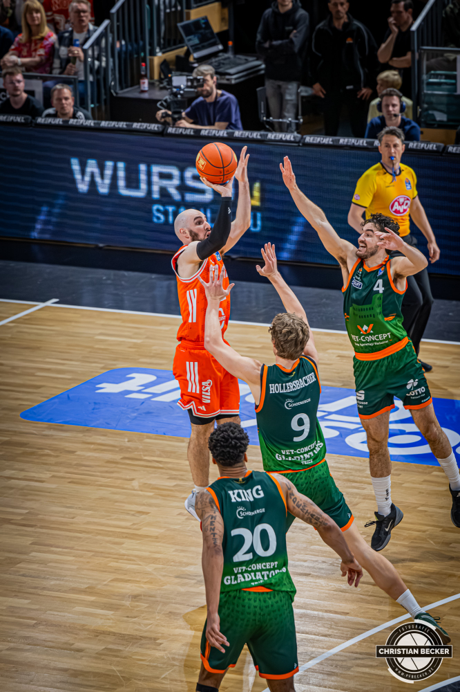 1. Basketball Bundesliga, easyCredit BBL, Saison 2025/2026, Herren, Hauptrunde, 29. Spieltag, 11.04.2026, RASTA Vechta - Gladiators Trier
Tommy Kuhse (#12 - RASTA Vechta) beim Jumpshot
Schlüsselwörter: 1. Bundesliga;11.04.2026;29. Spieltag;BBL;Basketball;Gladiators;Hauptrunde;Liga;RASTA;RASTA Dome;Saison 2025/2026;Trier;VET-CONCEPT;Vechta;easycredit