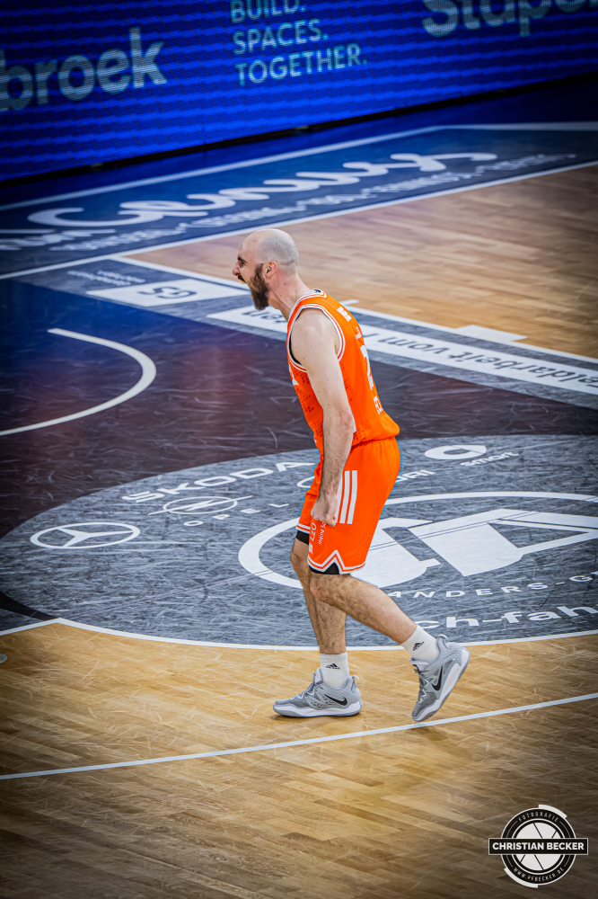 1. Basketball Bundesliga, easyCredit BBL, Saison 2025/2026, Herren, Hauptrunde, 29. Spieltag, 11.04.2026, RASTA Vechta - Gladiators Trier
Tommy Kuhse (#12 - RASTA Vechta) zeigt Emotionen w&auml;hrend der Partie
Schlüsselwörter: 1. Bundesliga;11.04.2026;29. Spieltag;BBL;Basketball;Gladiators;Hauptrunde;Liga;RASTA;RASTA Dome;Saison 2025/2026;Trier;VET-CONCEPT;Vechta;easycredit