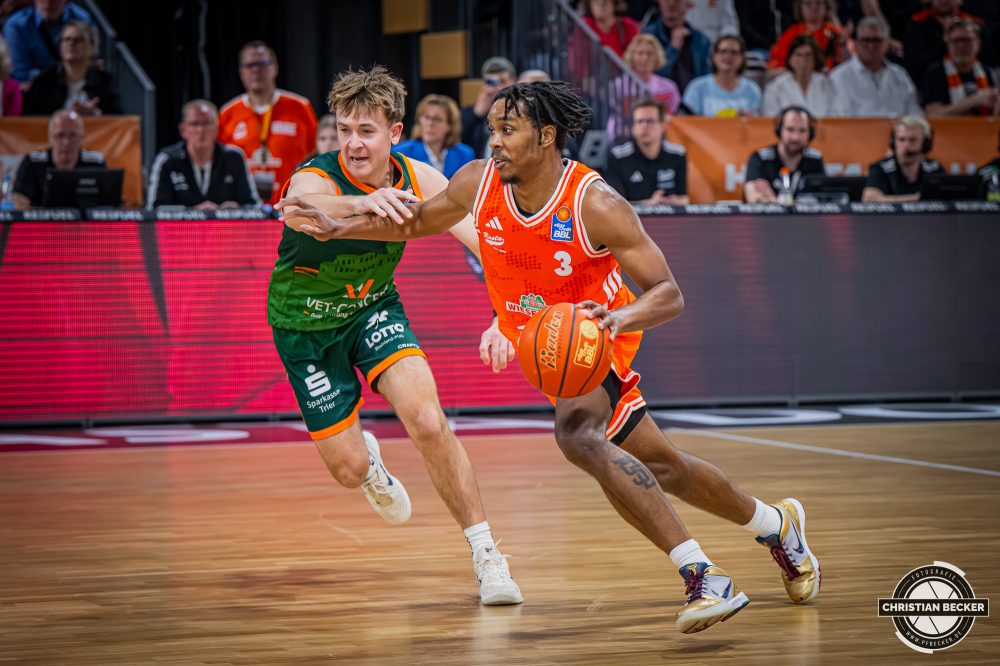 1. Basketball Bundesliga, easyCredit BBL, Saison 2025/2026, Herren, Hauptrunde, 29. Spieltag, 11.04.2026, RASTA Vechta - Gladiators Trier
Malik Parsons (#3 - RASTA Vechta) in Aktion
Schlüsselwörter: 1. Bundesliga;11.04.2026;29. Spieltag;BBL;Basketball;Gladiators;Hauptrunde;Liga;RASTA;RASTA Dome;Saison 2025/2026;Trier;VET-CONCEPT;Vechta;easycredit