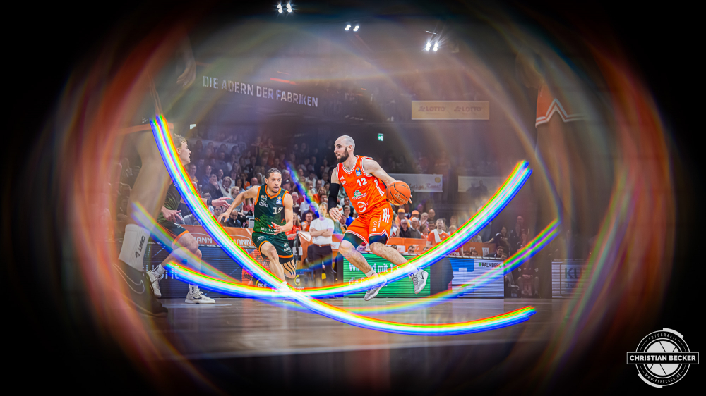 1. Basketball Bundesliga, easyCredit BBL, Saison 2025/2026, Herren, Hauptrunde, 29. Spieltag, 11.04.2026, RASTA Vechta - Gladiators Trier
Tommy Kuhse (#12 - RASTA Vechta) in Aktion
Schlüsselwörter: 1. Bundesliga;11.04.2026;29. Spieltag;BBL;Basketball;Gladiators;Hauptrunde;Liga;RASTA;RASTA Dome;Saison 2025/2026;Trier;VET-CONCEPT;Vechta;easycredit