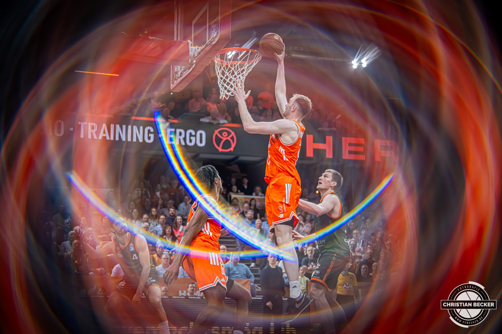 1. Basketball Bundesliga, easyCredit BBL, Saison 2025/2026, Herren, Hauptrunde, 29. Spieltag, 11.04.2026, RASTA Vechta - Gladiators Trier
Philipp Herkenhoff (#14 - RASTA Vechta) beim Dunk
Schlüsselwörter: 1. Bundesliga;11.04.2026;29. Spieltag;BBL;Basketball;Gladiators;Hauptrunde;Liga;RASTA;RASTA Dome;Saison 2025/2026;Trier;VET-CONCEPT;Vechta;easycredit