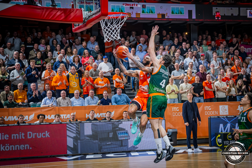 1. Basketball Bundesliga, easyCredit BBL, Saison 2025/2026, Herren, Hauptrunde, 29. Spieltag, 11.04.2026, RASTA Vechta - Gladiators Trier
Tevin Brown (#10 - RASTA Vechta) beim Korbleger
Schlüsselwörter: 1. Bundesliga;11.04.2026;29. Spieltag;BBL;Basketball;Gladiators;Hauptrunde;Liga;RASTA;RASTA Dome;Saison 2025/2026;Trier;VET-CONCEPT;Vechta;easycredit