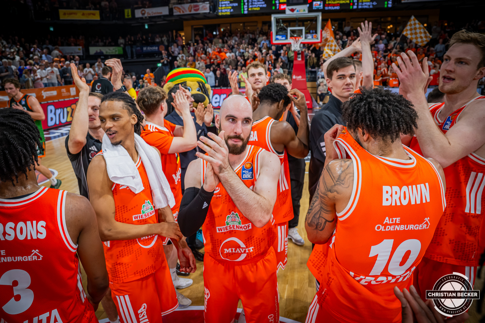 1. Basketball Bundesliga, easyCredit BBL, Saison 2025/2026, Herren, Hauptrunde, 29. Spieltag, 11.04.2026, RASTA Vechta - Gladiators Trier
Tommy Kuhse (#12 - RASTA Vechta) nach der Partie
Schlüsselwörter: 1. Bundesliga;11.04.2026;29. Spieltag;BBL;Basketball;Gladiators;Hauptrunde;Liga;RASTA;RASTA Dome;Saison 2025/2026;Trier;VET-CONCEPT;Vechta;easycredit