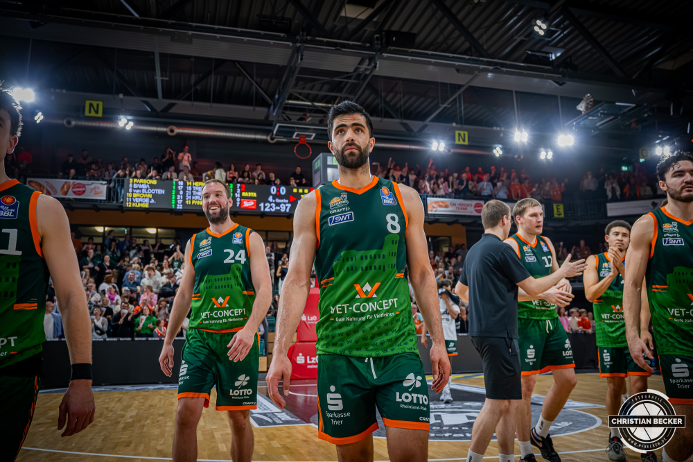 1. Basketball Bundesliga, easyCredit BBL, Saison 2025/2026, Herren, Hauptrunde, 29. Spieltag, 11.04.2026, RASTA Vechta - Gladiators Trier
Behnam Yakhchali Dehkordi (#8 - VET-CONCEPT Gladiators Trier) nach der Partie
Schlüsselwörter: 1. Bundesliga;11.04.2026;29. Spieltag;BBL;Basketball;Gladiators;Hauptrunde;Liga;RASTA;RASTA Dome;Saison 2025/2026;Trier;VET-CONCEPT;Vechta;easycredit