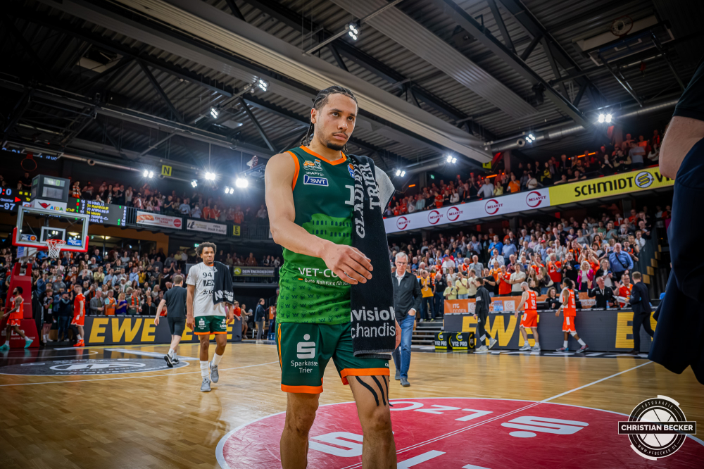 1. Basketball Bundesliga, easyCredit BBL, Saison 2025/2026, Herren, Hauptrunde, 29. Spieltag, 11.04.2026, RASTA Vechta - Gladiators Trier
Jordan Roland (#15 - VET-CONCEPT Gladiators Trier) nach der Partie
Schlüsselwörter: 1. Bundesliga;11.04.2026;29. Spieltag;BBL;Basketball;Gladiators;Hauptrunde;Liga;RASTA;RASTA Dome;Saison 2025/2026;Trier;VET-CONCEPT;Vechta;easycredit