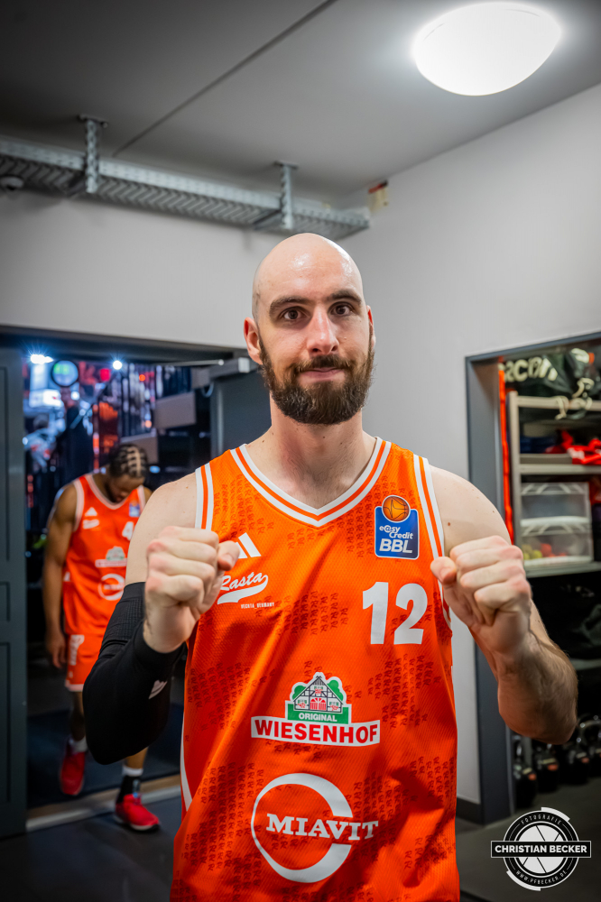 1. Basketball Bundesliga, easyCredit BBL, Saison 2025/2026, Herren, Hauptrunde, 29. Spieltag, 11.04.2026, RASTA Vechta - Gladiators Trier
Tommy Kuhse (#12 - RASTA Vechta) nach der Partie
Schlüsselwörter: 1. Bundesliga;11.04.2026;29. Spieltag;BBL;Basketball;Gladiators;Hauptrunde;Liga;RASTA;RASTA Dome;Saison 2025/2026;Trier;VET-CONCEPT;Vechta;easycredit