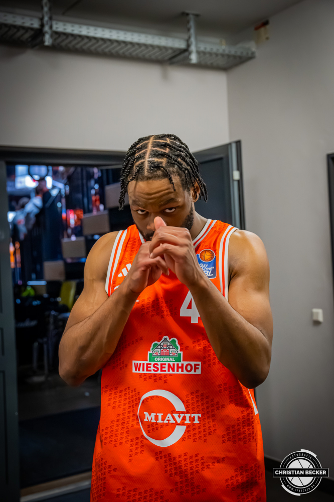 1. Basketball Bundesliga, easyCredit BBL, Saison 2025/2026, Herren, Hauptrunde, 29. Spieltag, 11.04.2026, RASTA Vechta - Gladiators Trier
Lloyd Pandi (#41 - RASTA Vechta) nach der Partie
Schlüsselwörter: 1. Bundesliga;11.04.2026;29. Spieltag;BBL;Basketball;Gladiators;Hauptrunde;Liga;RASTA;RASTA Dome;Saison 2025/2026;Trier;VET-CONCEPT;Vechta;easycredit