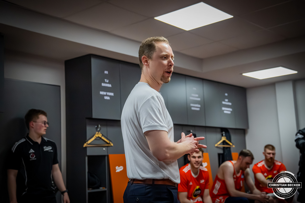 1. Basketball Bundesliga, easyCredit BBL, Saison 2025/2026, Herren, Hauptrunde, 29. Spieltag, 11.04.2026, RASTA Vechta - Gladiators Trier
Christian Held (Head-Coach - RASTA Vechta) nach der Partie
Schlüsselwörter: 1. Bundesliga;11.04.2026;29. Spieltag;BBL;Basketball;Gladiators;Hauptrunde;Liga;RASTA;RASTA Dome;Saison 2025/2026;Trier;VET-CONCEPT;Vechta;easycredit