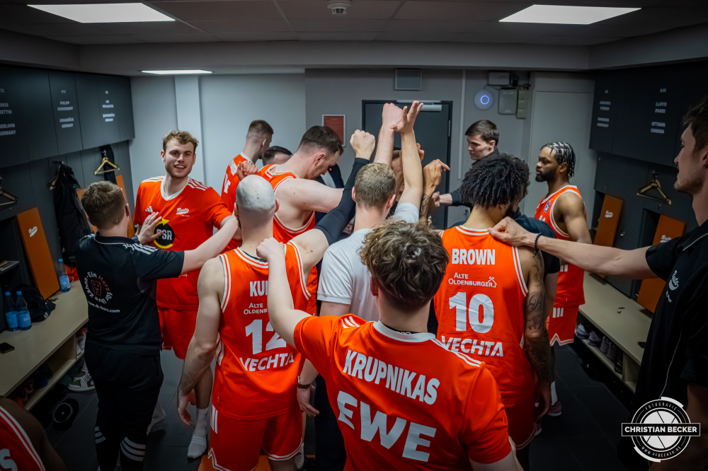 1. Basketball Bundesliga, easyCredit BBL, Saison 2025/2026, Herren, Hauptrunde, 29. Spieltag, 11.04.2026, RASTA Vechta - Gladiators Trier
Das Team von RASTA Vechta nach der Partie
Schlüsselwörter: 1. Bundesliga;11.04.2026;29. Spieltag;BBL;Basketball;Gladiators;Hauptrunde;Liga;RASTA;RASTA Dome;Saison 2025/2026;Trier;VET-CONCEPT;Vechta;easycredit