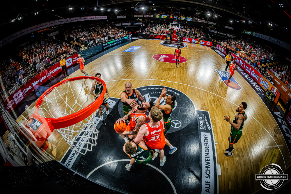 1. Basketball Bundesliga, easyCredit BBL, Saison 2025/2026, Herren, Hauptrunde, 29. Spieltag, 11.04.2026, RASTA Vechta - Gladiators Trier
Tevin Brown (#10 - RASTA Vechta) in Aktion
Schlüsselwörter: 1. Bundesliga;11.04.2026;29. Spieltag;BBL;Basketball;Gladiators;Hauptrunde;Liga;RASTA;RASTA Dome;Saison 2025/2026;Trier;VET-CONCEPT;Vechta;easycredit