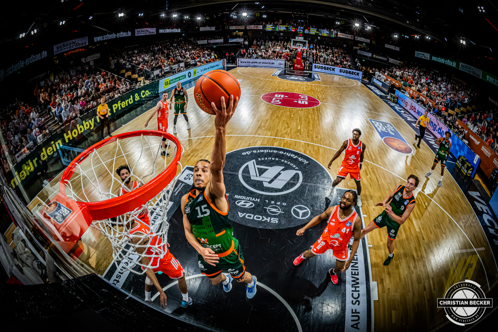 1. Basketball Bundesliga, easyCredit BBL, Saison 2025/2026, Herren, Hauptrunde, 29. Spieltag, 11.04.2026, RASTA Vechta - Gladiators Trier
Jordan Roland (#15 - VET-CONCEPT Gladiators Trier) beim Korbleger
Schlüsselwörter: 1. Bundesliga;11.04.2026;29. Spieltag;BBL;Basketball;Gladiators;Hauptrunde;Liga;RASTA;RASTA Dome;Saison 2025/2026;Trier;VET-CONCEPT;Vechta;easycredit