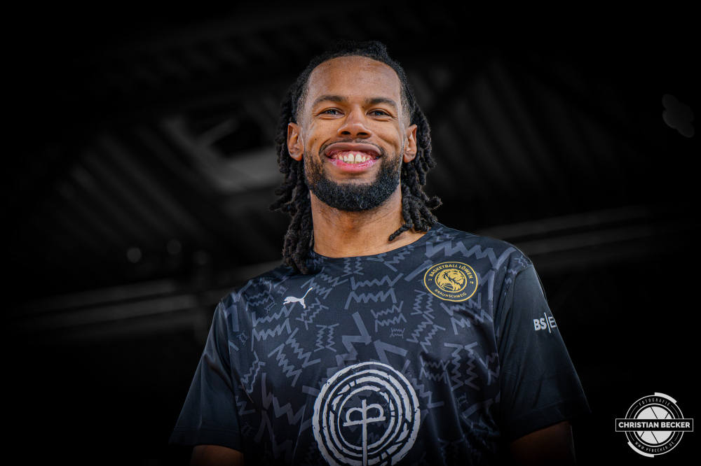 1. Basketball Bundesliga, easyCredit BBL, Saison 2025/2026, Herren, Hauptrunde, 31. Spieltag, 24.04.2026, RASTA Vechta - L&ouml;wen Braunschweig
Chip Flanigan (#30 - Basketball L&ouml;wen Braunschweig) vor der Partie
Schlüsselwörter: 1. Bundesliga;24.04.2026;31. Spieltag;BBL;Basketball;Braunschweig;Hauptrunde;Liga;L&ouml;wen;RASTA;RASTA Dome;Saison 2025/2026;Vechta;easycredit