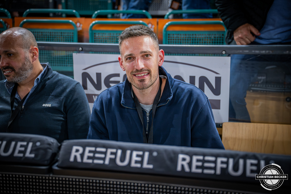 1. Basketball Bundesliga, easyCredit BBL, Saison 2025/2026, Herren, Hauptrunde, 31. Spieltag, 24.04.2026, RASTA Vechta - L&ouml;wen Braunschweig
Christopher Razis vor der Partie
Schlüsselwörter: 1. Bundesliga;24.04.2026;31. Spieltag;BBL;Basketball;Braunschweig;Hauptrunde;Liga;L&ouml;wen;RASTA;RASTA Dome;Saison 2025/2026;Vechta;easycredit