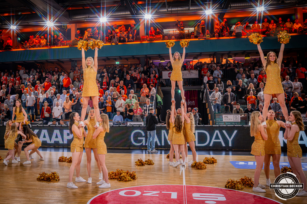 1. Basketball Bundesliga, easyCredit BBL, Saison 2025/2026, Herren, Hauptrunde, 31. Spieltag, 24.04.2026, RASTA Vechta - L&ouml;wen Braunschweig
Marleys (Cheerleader - RASTA Vechta) vor der Partie
Schlüsselwörter: 1. Bundesliga;24.04.2026;31. Spieltag;BBL;Basketball;Braunschweig;Hauptrunde;Liga;L&ouml;wen;RASTA;RASTA Dome;Saison 2025/2026;Vechta;easycredit