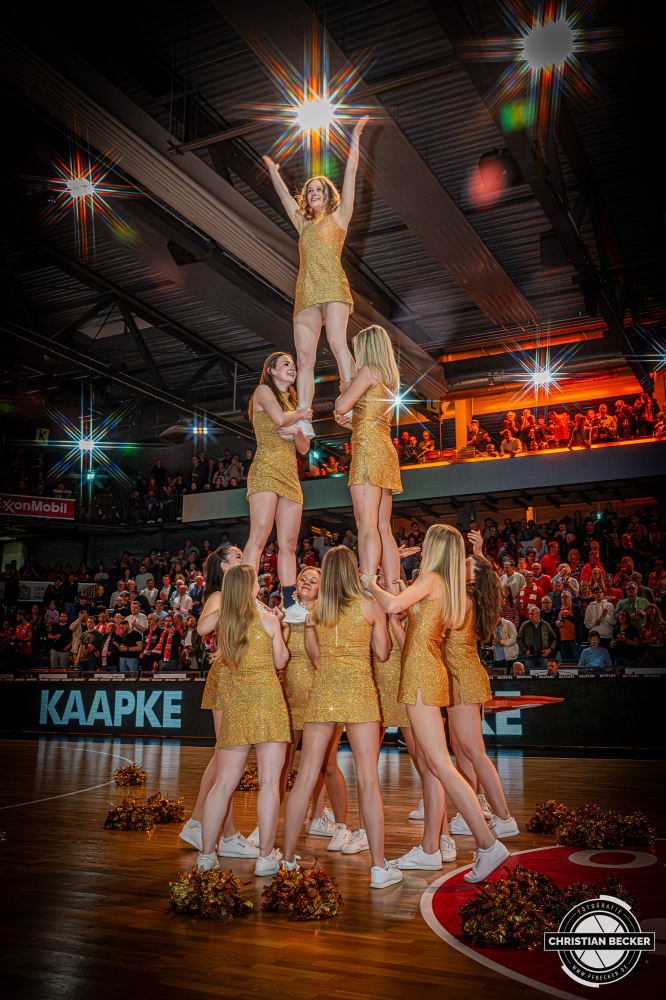 1. Basketball Bundesliga, easyCredit BBL, Saison 2025/2026, Herren, Hauptrunde, 31. Spieltag, 24.04.2026, RASTA Vechta - L&ouml;wen Braunschweig
Marleys (Cheerleader - RASTA Vechta) vor der Partie
Schlüsselwörter: 1. Bundesliga;24.04.2026;31. Spieltag;BBL;Basketball;Braunschweig;Hauptrunde;Liga;L&ouml;wen;RASTA;RASTA Dome;Saison 2025/2026;Vechta;easycredit