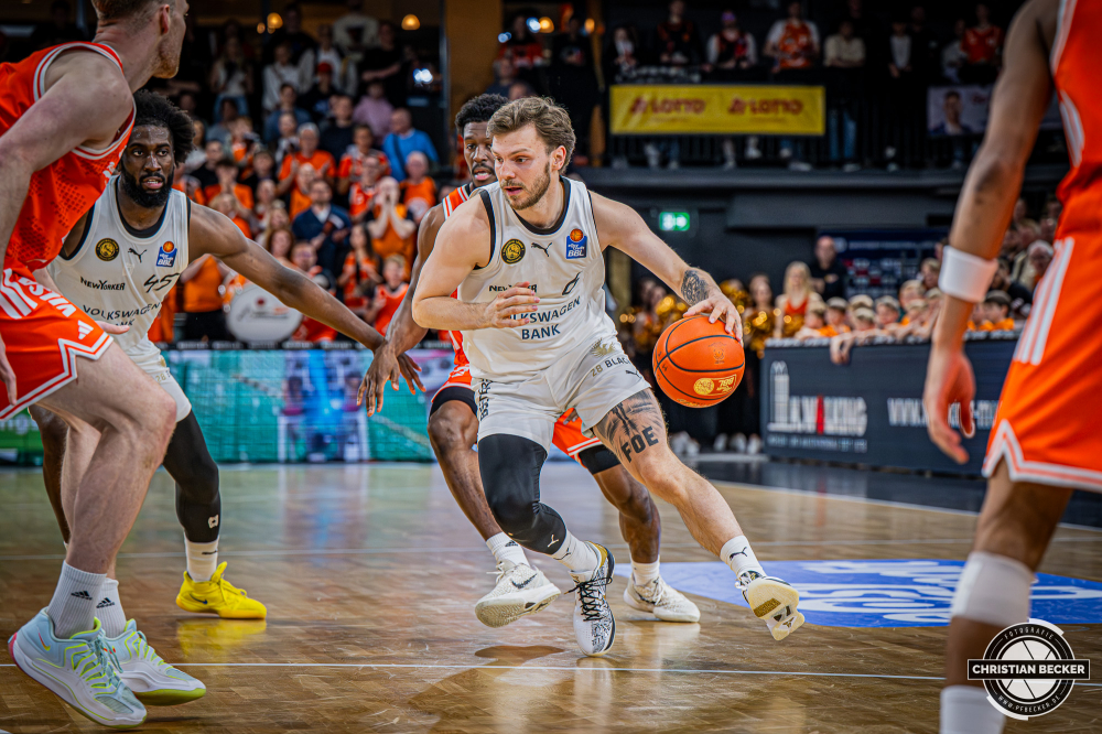 1. Basketball Bundesliga, easyCredit BBL, Saison 2025/2026, Herren, Hauptrunde, 31. Spieltag, 24.04.2026, RASTA Vechta - L&ouml;wen Braunschweig
Joshua Obiesie (#8 - Basketball L&ouml;wen Braunschweig) in Aktion
Schlüsselwörter: 1. Bundesliga;24.04.2026;31. Spieltag;BBL;Basketball;Braunschweig;Hauptrunde;Liga;L&ouml;wen;RASTA;RASTA Dome;Saison 2025/2026;Vechta;easycredit