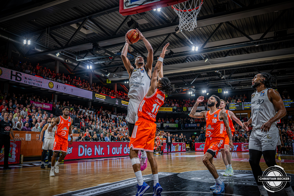 1. Basketball Bundesliga, easyCredit BBL, Saison 2025/2026, Herren, Hauptrunde, 31. Spieltag, 24.04.2026, RASTA Vechta - L&ouml;wen Braunschweig
David NGuessan (#1 - Basketball L&ouml;wen Braunschweig) beim Korbleger
Schlüsselwörter: 1. Bundesliga;24.04.2026;31. Spieltag;BBL;Basketball;Braunschweig;Hauptrunde;Liga;L&ouml;wen;RASTA;RASTA Dome;Saison 2025/2026;Vechta;easycredit