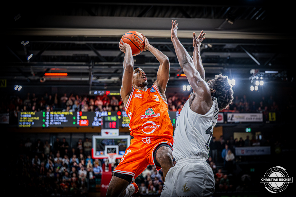 1. Basketball Bundesliga, easyCredit BBL, Saison 2025/2026, Herren, Hauptrunde, 31. Spieltag, 24.04.2026, RASTA Vechta - L&ouml;wen Braunschweig
Malik Parsons (#3 - RASTA Vechta) beim Korbleger
Schlüsselwörter: 1. Bundesliga;24.04.2026;31. Spieltag;BBL;Basketball;Braunschweig;Hauptrunde;Liga;L&ouml;wen;RASTA;RASTA Dome;Saison 2025/2026;Vechta;easycredit