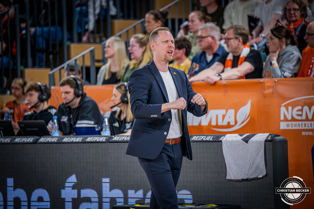 1. Basketball Bundesliga, easyCredit BBL, Saison 2025/2026, Herren, Hauptrunde, 31. Spieltag, 24.04.2026, RASTA Vechta - L&ouml;wen Braunschweig
Christian Held (Head-Coach - RASTA Vechta) w&auml;hrend der Partie
Schlüsselwörter: 1. Bundesliga;24.04.2026;31. Spieltag;BBL;Basketball;Braunschweig;Hauptrunde;Liga;L&ouml;wen;RASTA;RASTA Dome;Saison 2025/2026;Vechta;easycredit