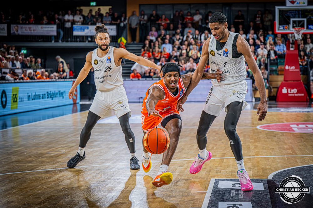 1. Basketball Bundesliga, easyCredit BBL, Saison 2025/2026, Herren, Hauptrunde, 31. Spieltag, 24.04.2026, RASTA Vechta - L&ouml;wen Braunschweig
Malik Parsons (#3 - RASTA Vechta) in Aktion
Schlüsselwörter: 1. Bundesliga;24.04.2026;31. Spieltag;BBL;Basketball;Braunschweig;Hauptrunde;Liga;L&ouml;wen;RASTA;RASTA Dome;Saison 2025/2026;Vechta;easycredit