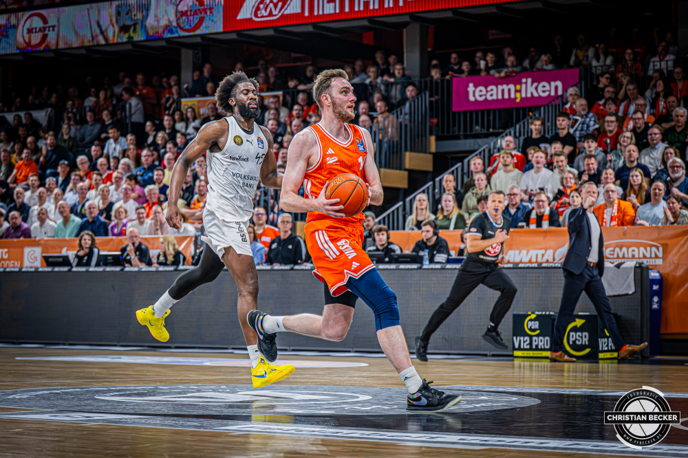 1. Basketball Bundesliga, easyCredit BBL, Saison 2025/2026, Herren, Hauptrunde, 31. Spieltag, 24.04.2026, RASTA Vechta - L&ouml;wen Braunschweig
Philipp Herkenhoff (#14 - RASTA Vechta) in Aktion
Schlüsselwörter: 1. Bundesliga;24.04.2026;31. Spieltag;BBL;Basketball;Braunschweig;Hauptrunde;Liga;L&ouml;wen;RASTA;RASTA Dome;Saison 2025/2026;Vechta;easycredit