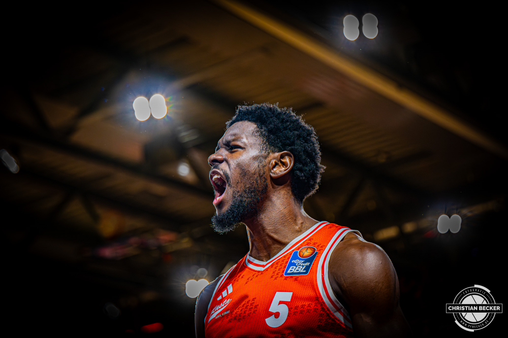 1. Basketball Bundesliga, easyCredit BBL, Saison 2025/2026, Herren, Hauptrunde, 31. Spieltag, 24.04.2026, RASTA Vechta - L&ouml;wen Braunschweig
TJ Bamba (#5 - RASTA Vechta) zeigt Emotionen w&auml;hrend der Partie
Schlüsselwörter: 1. Bundesliga;24.04.2026;31. Spieltag;BBL;Basketball;Braunschweig;Hauptrunde;Liga;L&ouml;wen;RASTA;RASTA Dome;Saison 2025/2026;Vechta;easycredit