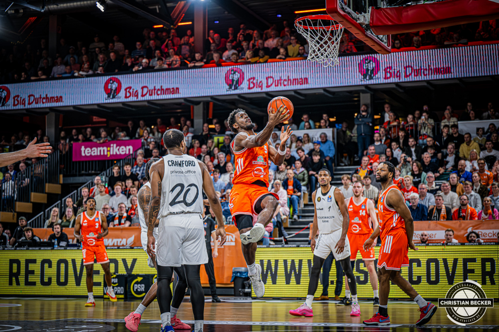 1. Basketball Bundesliga, easyCredit BBL, Saison 2025/2026, Herren, Hauptrunde, 31. Spieltag, 24.04.2026, RASTA Vechta - L&ouml;wen Braunschweig
TJ Bamba (#5 - RASTA Vechta) beim Korbleger
Schlüsselwörter: 1. Bundesliga;24.04.2026;31. Spieltag;BBL;Basketball;Braunschweig;Hauptrunde;Liga;L&ouml;wen;RASTA;RASTA Dome;Saison 2025/2026;Vechta;easycredit