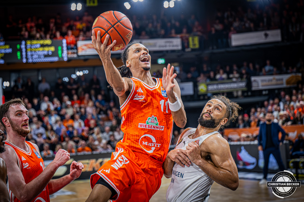 1. Basketball Bundesliga, easyCredit BBL, Saison 2025/2026, Herren, Hauptrunde, 31. Spieltag, 24.04.2026, RASTA Vechta - L&ouml;wen Braunschweig
Alonzo Verge (#11 - RASTA Vechta) in Aktion
Schlüsselwörter: 1. Bundesliga;24.04.2026;31. Spieltag;BBL;Basketball;Braunschweig;Hauptrunde;Liga;L&ouml;wen;RASTA;RASTA Dome;Saison 2025/2026;Vechta;easycredit