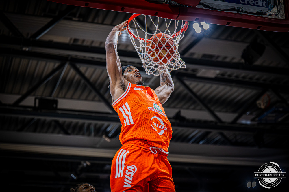 1. Basketball Bundesliga, easyCredit BBL, Saison 2025/2026, Herren, Hauptrunde, 31. Spieltag, 24.04.2026, RASTA Vechta - L&ouml;wen Braunschweig
Malik Parsons (#3 - RASTA Vechta) beim Dunk
Schlüsselwörter: 1. Bundesliga;24.04.2026;31. Spieltag;BBL;Basketball;Braunschweig;Hauptrunde;Liga;L&ouml;wen;RASTA;RASTA Dome;Saison 2025/2026;Vechta;easycredit