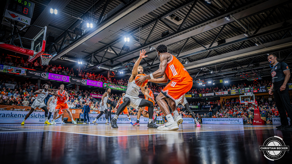 1. Basketball Bundesliga, easyCredit BBL, Saison 2025/2026, Herren, Hauptrunde, 31. Spieltag, 24.04.2026, RASTA Vechta - L&ouml;wen Braunschweig
Kaza Kajami-Keane (#24 - Basketball L&ouml;wen Braunschweig) in Aktion
Schlüsselwörter: 1. Bundesliga;24.04.2026;31. Spieltag;BBL;Basketball;Braunschweig;Hauptrunde;Liga;L&ouml;wen;RASTA;RASTA Dome;Saison 2025/2026;Vechta;easycredit