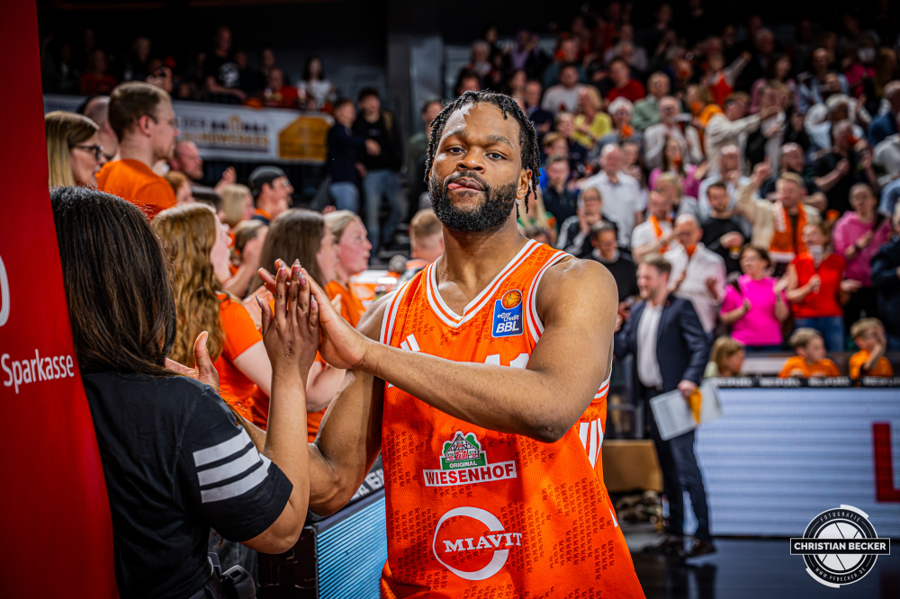 1. Basketball Bundesliga, easyCredit BBL, Saison 2025/2026, Herren, Hauptrunde, 31. Spieltag, 24.04.2026, RASTA Vechta - L&ouml;wen Braunschweig
Lloyd Pandi (#41 - RASTA Vechta) nach der Partie
Schlüsselwörter: 1. Bundesliga;24.04.2026;31. Spieltag;BBL;Basketball;Braunschweig;Hauptrunde;Liga;L&ouml;wen;RASTA;RASTA Dome;Saison 2025/2026;Vechta;easycredit