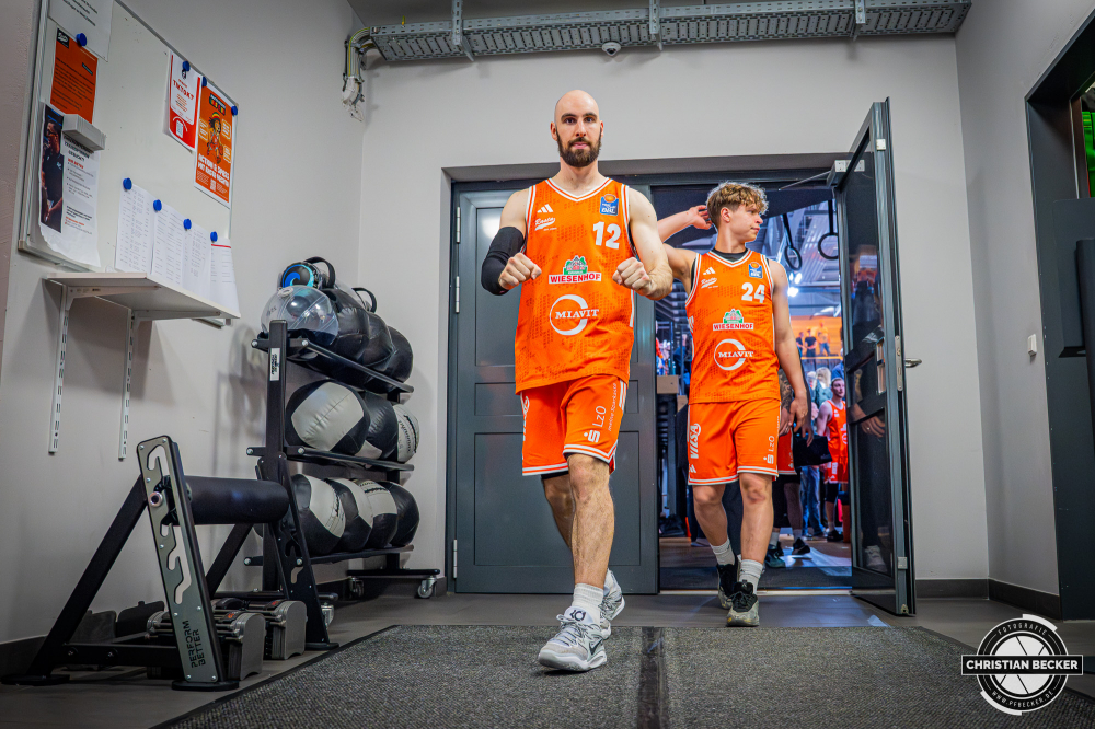 1. Basketball Bundesliga, easyCredit BBL, Saison 2025/2026, Herren, Hauptrunde, 31. Spieltag, 24.04.2026, RASTA Vechta - L&ouml;wen Braunschweig
Tommy Kuhse (#12 - RASTA Vechta) nach der Partie
Schlüsselwörter: 1. Bundesliga;24.04.2026;31. Spieltag;BBL;Basketball;Braunschweig;Hauptrunde;Liga;L&ouml;wen;RASTA;RASTA Dome;Saison 2025/2026;Vechta;easycredit