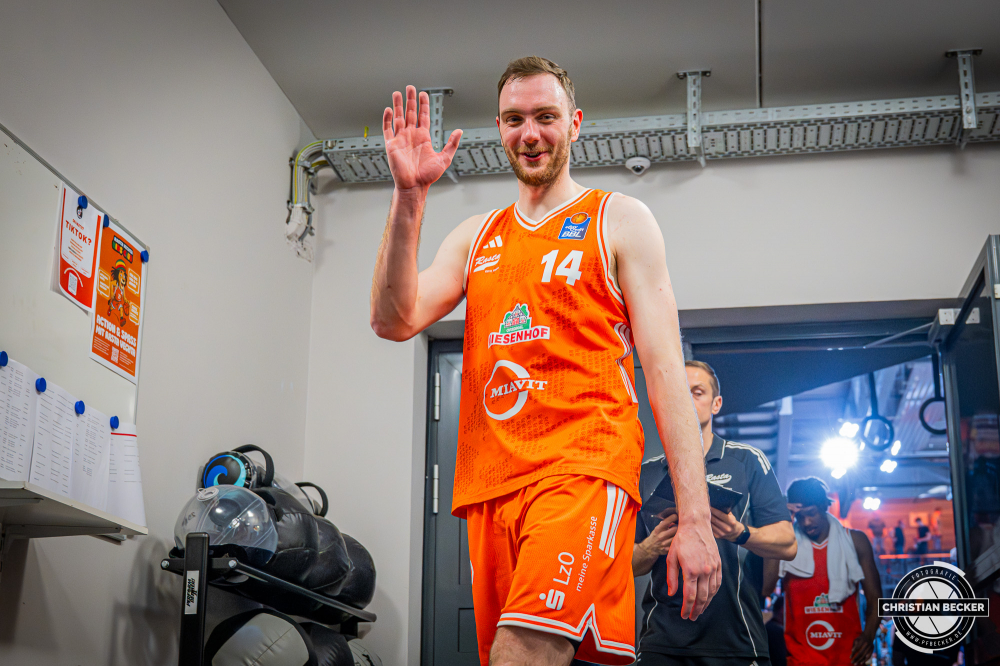 1. Basketball Bundesliga, easyCredit BBL, Saison 2025/2026, Herren, Hauptrunde, 31. Spieltag, 24.04.2026, RASTA Vechta - L&ouml;wen Braunschweig
Philipp Herkenhoff (#14 - RASTA Vechta) nach der Partie
Schlüsselwörter: 1. Bundesliga;24.04.2026;31. Spieltag;BBL;Basketball;Braunschweig;Hauptrunde;Liga;L&ouml;wen;RASTA;RASTA Dome;Saison 2025/2026;Vechta;easycredit