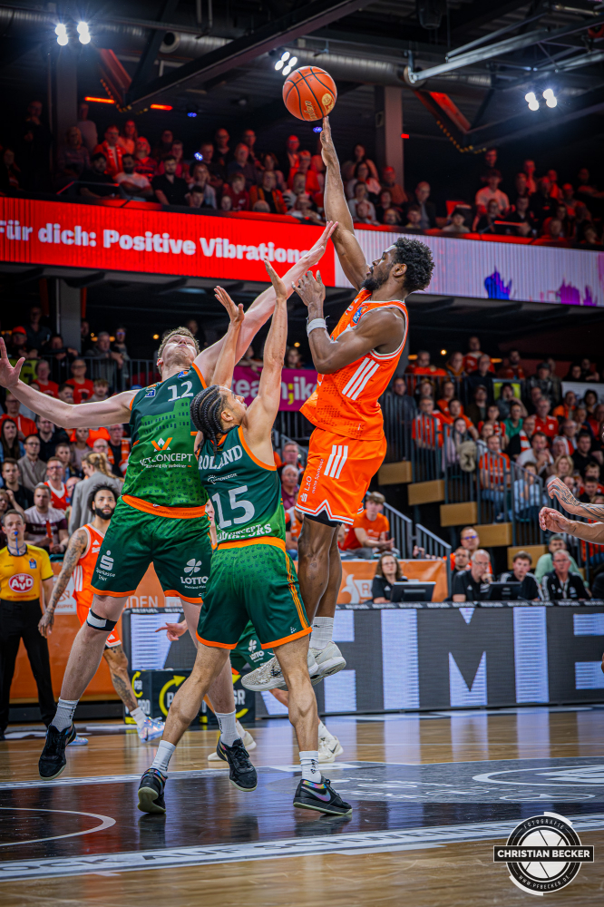 1. Basketball Bundesliga, easyCredit BBL, Saison 2025/2026, Herren, Play-Ins, Spiel um Platz 7, 12.05.2026, RASTA Vechta - Gladiators Trier
TJ Bamba (#5 - RASTA Vechta) beim Korbleger
Schlüsselwörter: 1. Bundesliga;12.05.2026;BBL;Basketball;Gladiators;Liga;Play-Ins;RASTA;RASTA Dome;Saison 2025/2026;Trier;VET-CONCEPT;Vechta;easycredit