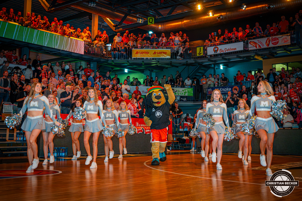 1. Basketball Bundesliga, easyCredit BBL, Saison 2026/2027, Herren, Hauptrunde, 2. Spieltag, 24.09.2026, RASTA Vechta - Bamberg Baskets
Bob (Maskottchen - RASTA Vechta) vor der Partie
Schlüsselwörter: 1. Bundesliga;2. Spieltag;24.09.2026;BBL;BMA 365;Bamberg;Basketball;Baskets;Hauptrunde;Liga;RASTA;RASTA Dome;Saison 2025/2026;Vechta;easycredit